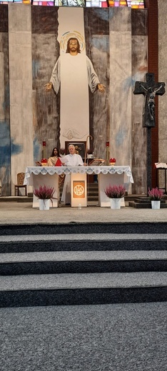 Dzień Papieski w różnych miejscowościach diecezji świdnickiej