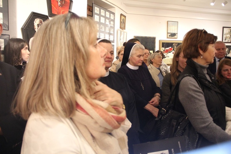 Tarnów. Wernisaż prac prof. Macieja Bieniasza w Muzeum Diecezjalnym