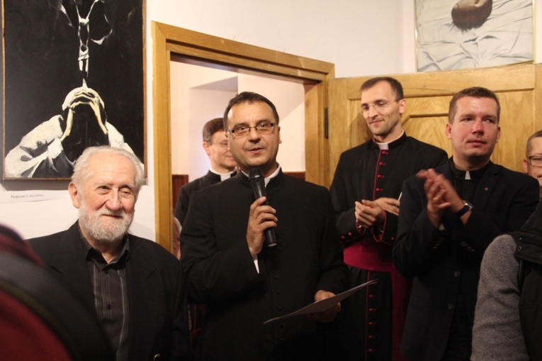 Tarnów. Wernisaż prac prof. Macieja Bieniasza w Muzeum Diecezjalnym