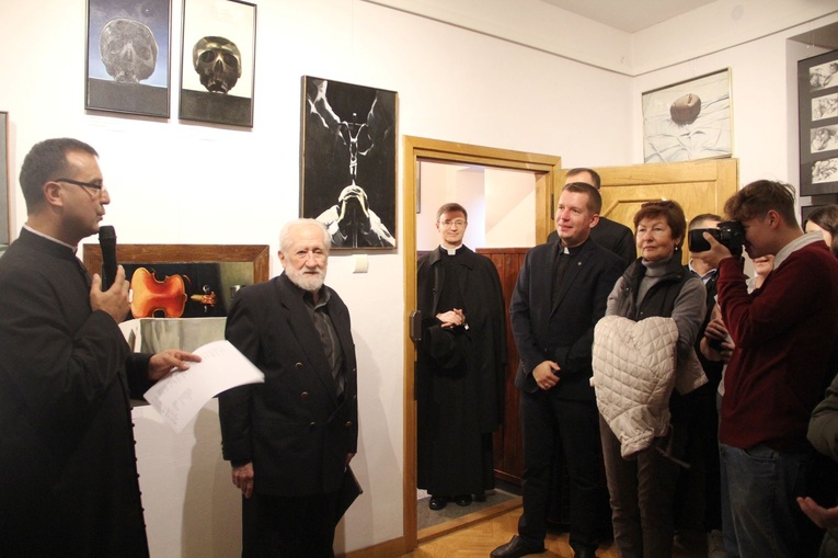 Tarnów. Wernisaż prac prof. Macieja Bieniasza w Muzeum Diecezjalnym