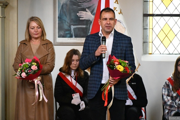 Trzebicz. Szkolne święto ze św. JPII