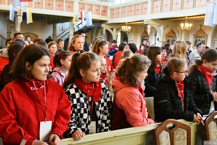 Trzebicz. Szkolne święto ze św. JPII