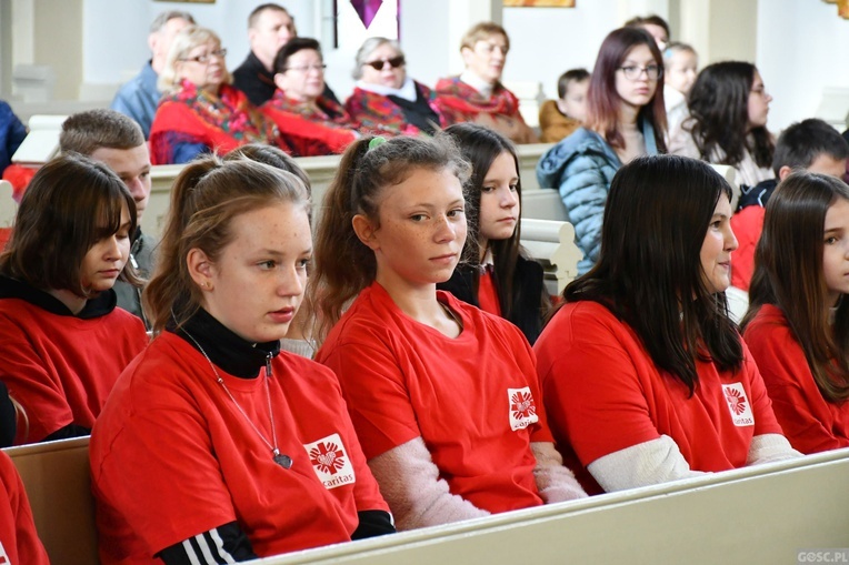 Trzebicz. Szkolne święto ze św. JPII