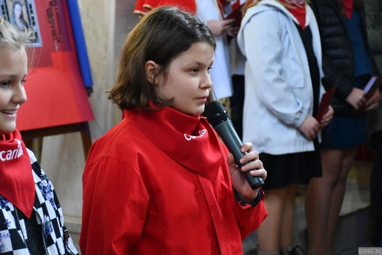 Trzebicz. Szkolne święto ze św. JPII