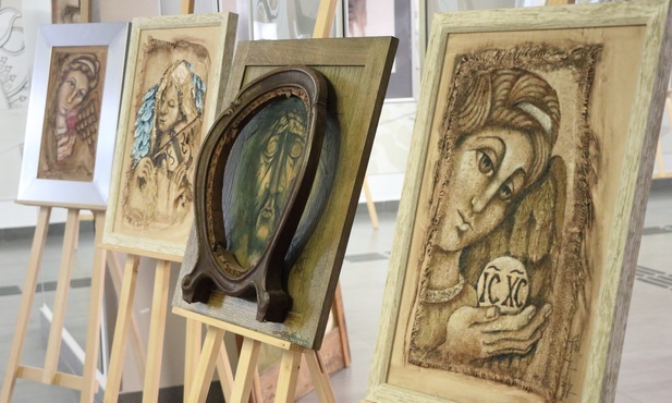 Olsztyn. Wystawa "Sacrum i profanum" 