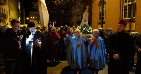 Procesja różańcowa na ulicach Świdnicy