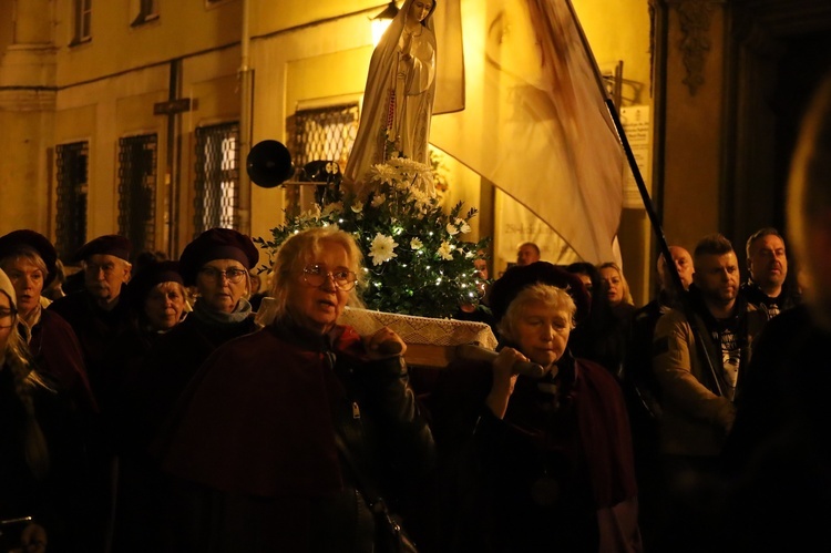 Procesja różańcowa na ulicach Świdnicy