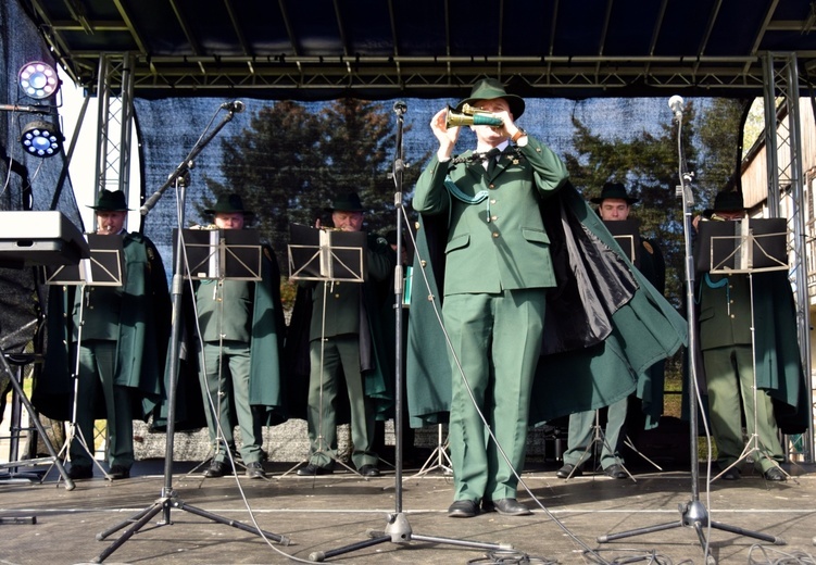 Myśliwi i leśnicy uczcili św. Huberta