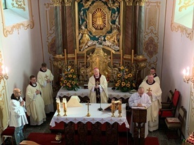 Rocznicowa Msza św. w sanktuarium Matki Bożej Śnieżnej.