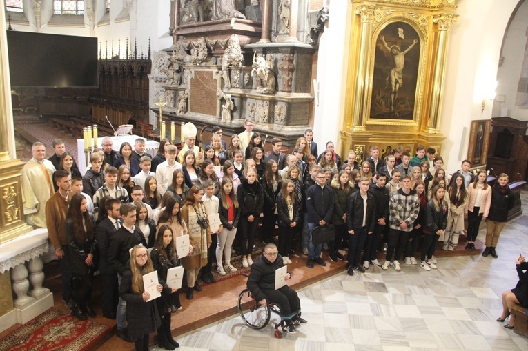 Tarnów. Stypendyści Fundacji im. Arcybiskupa Jerzego Ablewicza