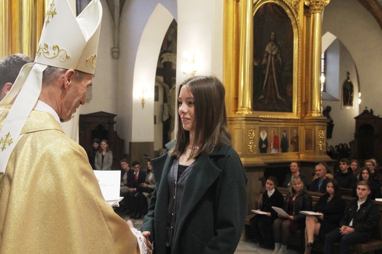 Tarnów. Stypendyści Fundacji im. Arcybiskupa Jerzego Ablewicza