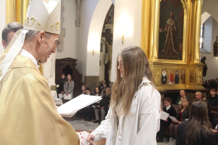Tarnów. Stypendyści Fundacji im. Arcybiskupa Jerzego Ablewicza