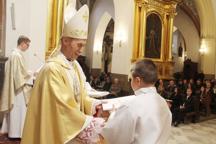 Tarnów. Stypendyści Fundacji im. Arcybiskupa Jerzego Ablewicza