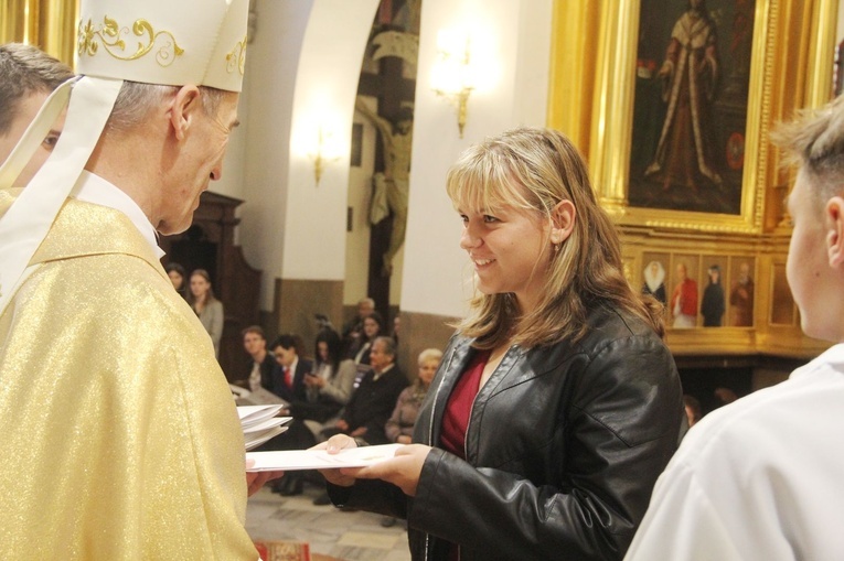 Tarnów. Stypendyści Fundacji im. Arcybiskupa Jerzego Ablewicza