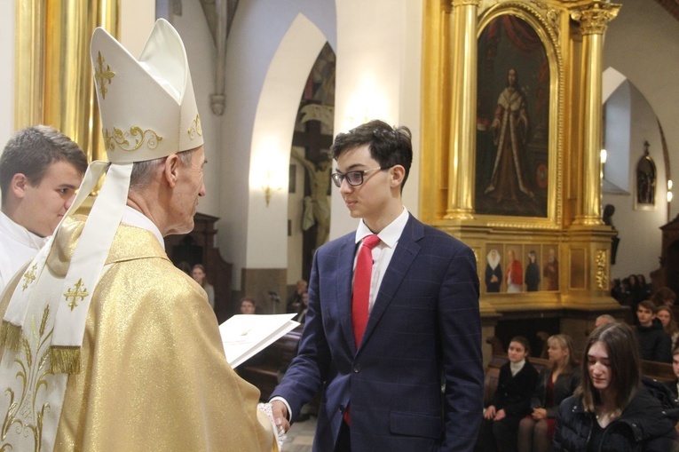 Tarnów. Stypendyści Fundacji im. Arcybiskupa Jerzego Ablewicza