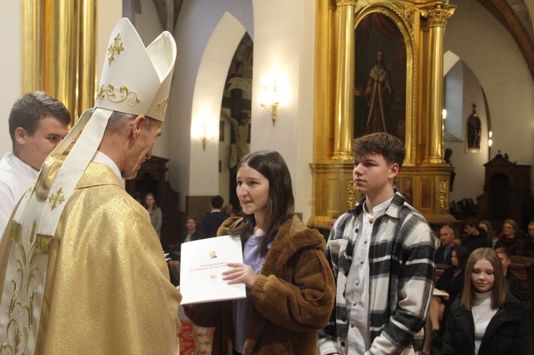 Tarnów. Stypendyści Fundacji im. Arcybiskupa Jerzego Ablewicza