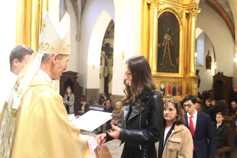 Tarnów. Stypendyści Fundacji im. Arcybiskupa Jerzego Ablewicza