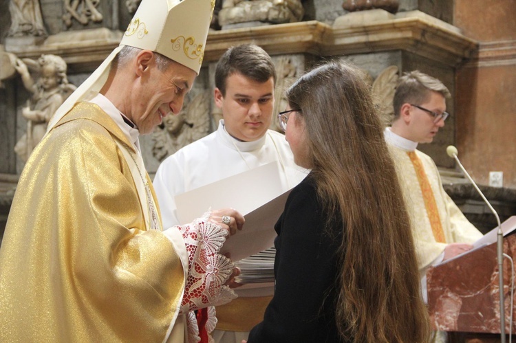 Tarnów. Stypendyści Fundacji im. Arcybiskupa Jerzego Ablewicza