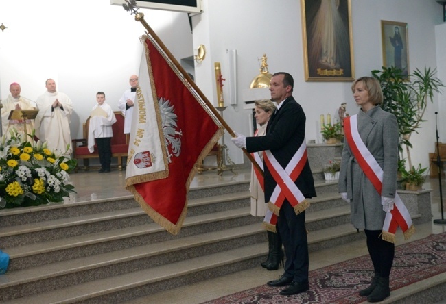 Poświęcenie sztandaru dla PSP 14 Integracyjnej w Radomiu