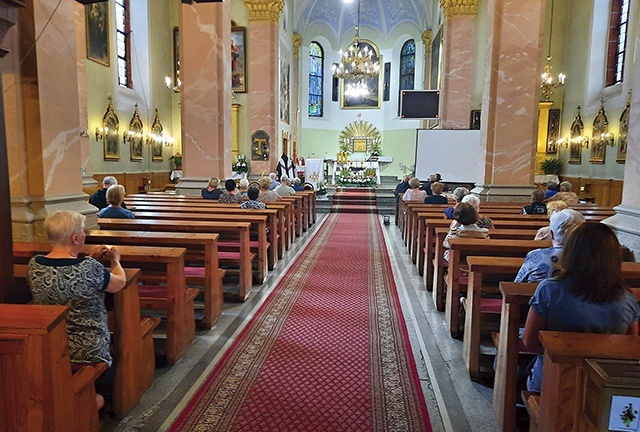	Nabożeństwo w kościele  pw. św. Franciszka z Asyżu  w Pieńsku.