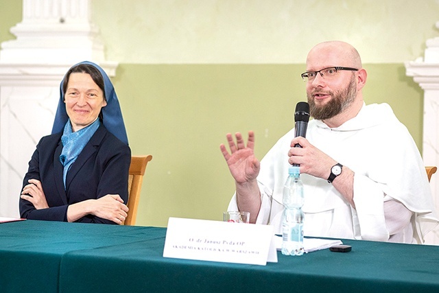 ▲	Prelegenci zalecali ostrożność w stosunku do współczesnych, niezbadanych do końca objawień prywatnych.