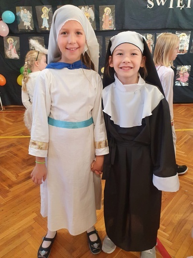 Święci balują w niebie