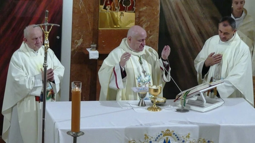 Wprowadzenie relikwii dzieci fatimskich do kościoła w Miliardowicach