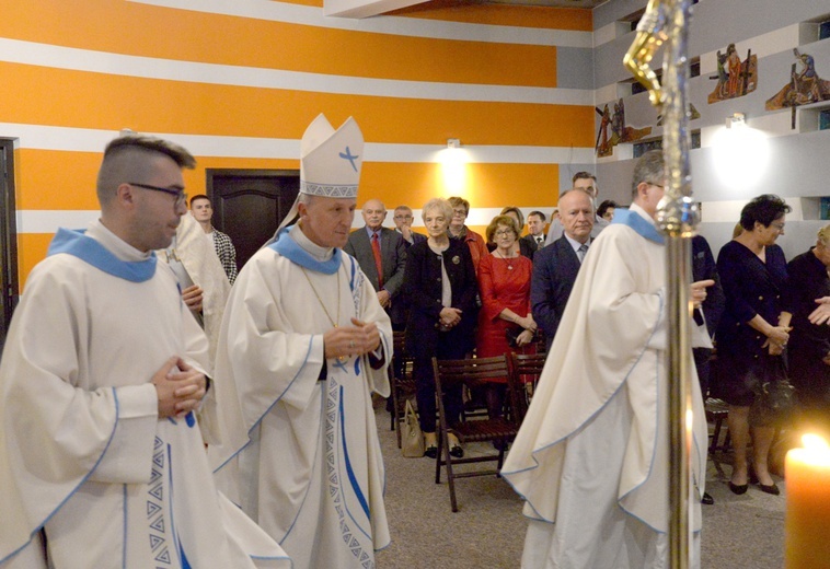 Eucharystia pod przewodnictwem bp. Marka Solarczyka w kaplicy DA przy ul. Górniczej 2 w Radomiu.