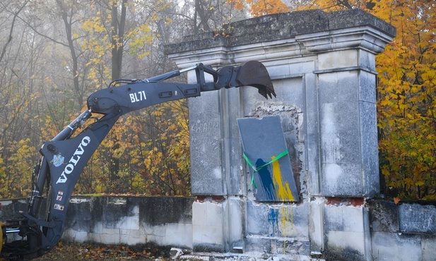Cztery pomniki Armii Czerwonej są demontowane
