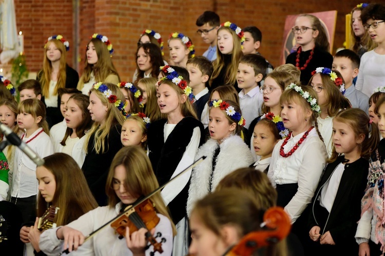 Olsztyn. 25-lecie Katolickiego Zespołu Edukacyjnego im. Świętej Rodziny