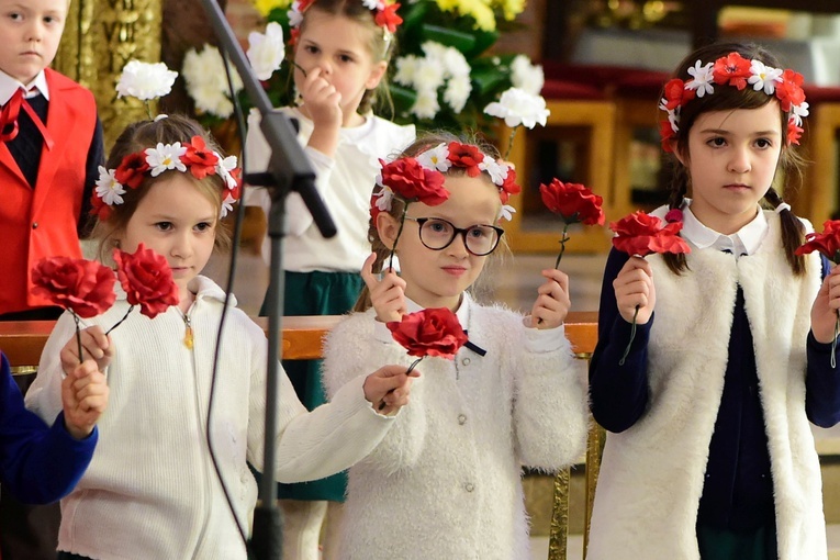 Olsztyn. 25-lecie Katolickiego Zespołu Edukacyjnego im. Świętej Rodziny