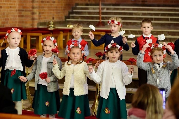 Olsztyn. 25-lecie Katolickiego Zespołu Edukacyjnego im. Świętej Rodziny