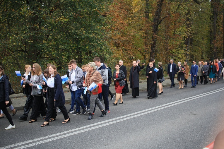 Uroczystość nadania imienia Jana Pawła II szkole w Sławięcicach