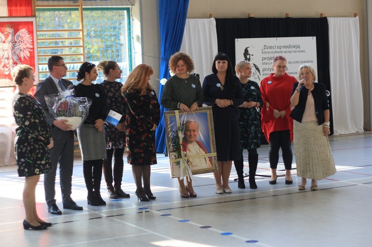 Uroczystość nadania imienia Jana Pawła II szkole w Sławięcicach