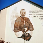 Mural z kard. Wyszyńskim