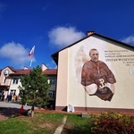 Mural z kard. Wyszyńskim