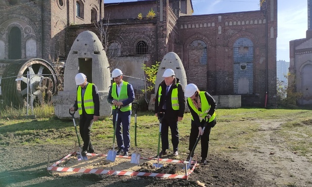 Wbicie łopaty pod rewitalizację zabytkowego budynku dawnej Łaźni Gwarek 