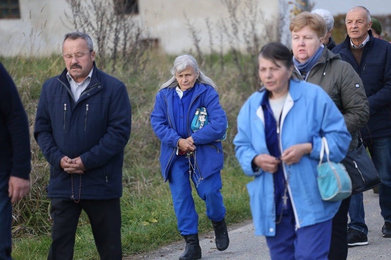 Procesja różańcowa w Brzozowej