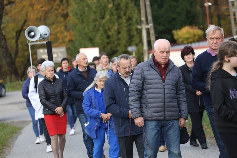 Procesja różańcowa w Brzozowej