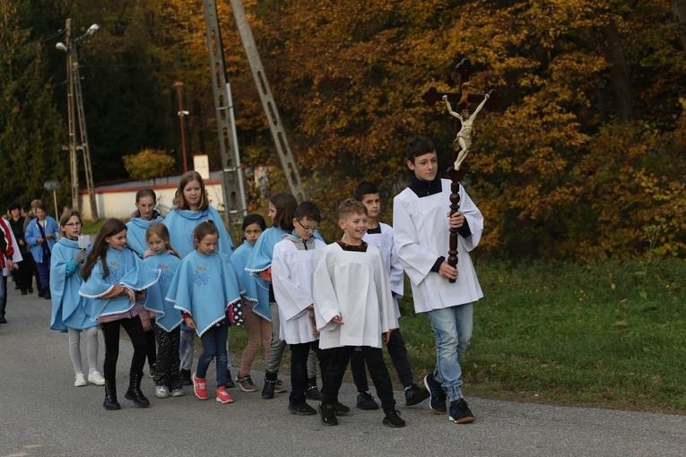 Procesja różańcowa w Brzozowej