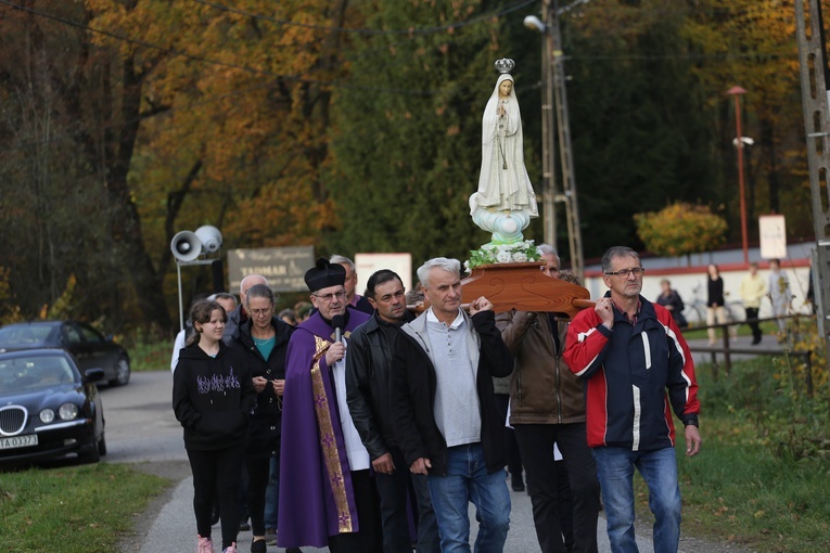 Procesja różańcowa w Brzozowej