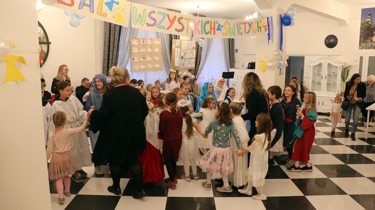 Bal Wszystkich Świętych w zamku w Oleśnicy