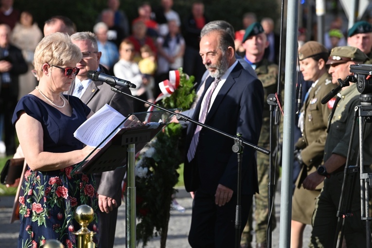 Strzegom. Odsłonięcie pomnika ofiar katastrofy smoleńskiej