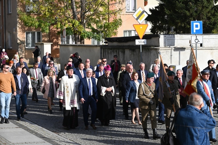 Strzegom. Odsłonięcie pomnika ofiar katastrofy smoleńskiej