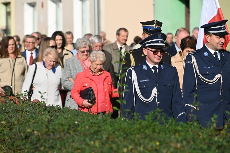 Strzegom. Odsłonięcie pomnika ofiar katastrofy smoleńskiej