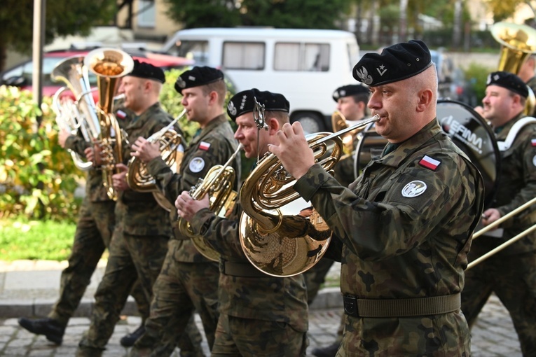 Strzegom. Odsłonięcie pomnika ofiar katastrofy smoleńskiej