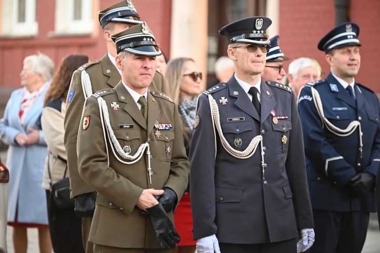 Strzegom. Odsłonięcie pomnika ofiar katastrofy smoleńskiej