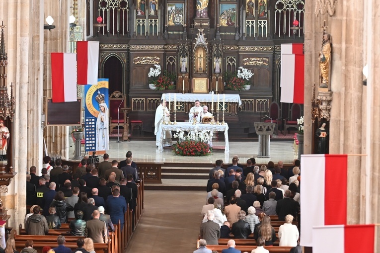 Strzegom. Odsłonięcie pomnika ofiar katastrofy smoleńskiej