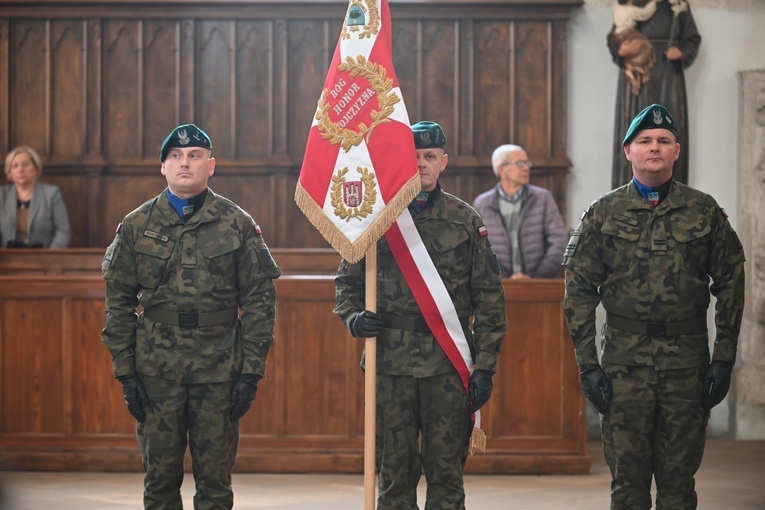 Strzegom. Odsłonięcie pomnika ofiar katastrofy smoleńskiej