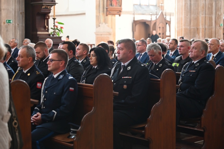 Strzegom. Odsłonięcie pomnika ofiar katastrofy smoleńskiej